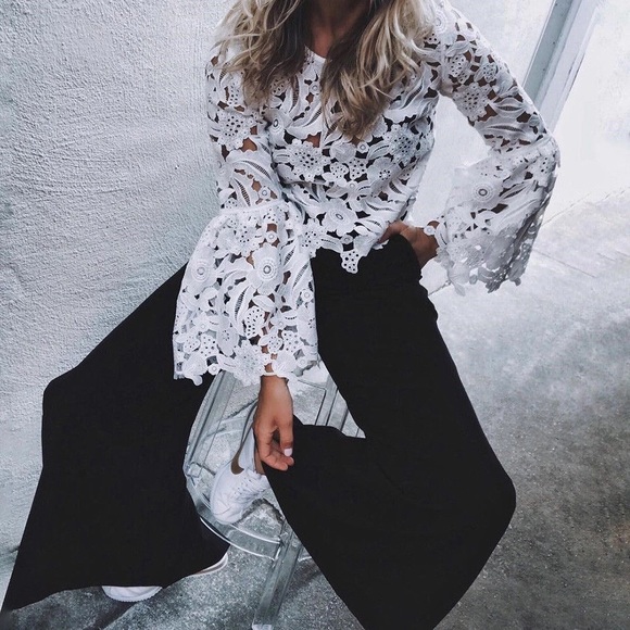 Last 1🆕Sawyer White Lace Bell Sleeve Eyelet Top - Picture 4 of 8